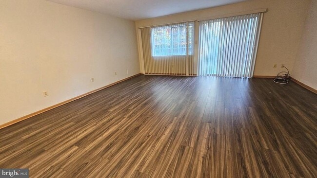 Building Photo - 9 Hamlet Dr