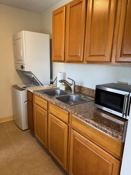washer and dryer in the condo - 400 Hobron Ln