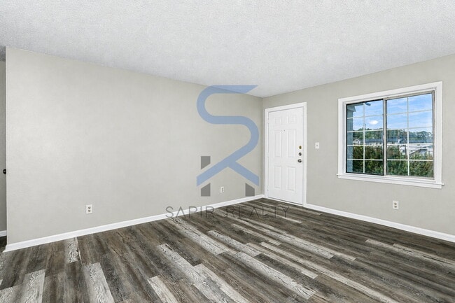 Building Photo - Newly Updated All-Electric 2BR/1.5BA in Campbelton Rd