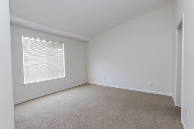 Building Photo - 3 Bed / 2.5 bath pet friendly townhome with a bonus home office/den + EV charger in garage. YouTu...