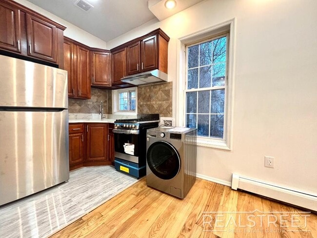 Building Photo - Lovely 2 Bed + Office in Bushwick with WD!