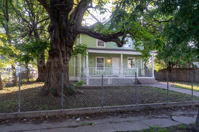 Building Photo - 1453 N Topeka Ave