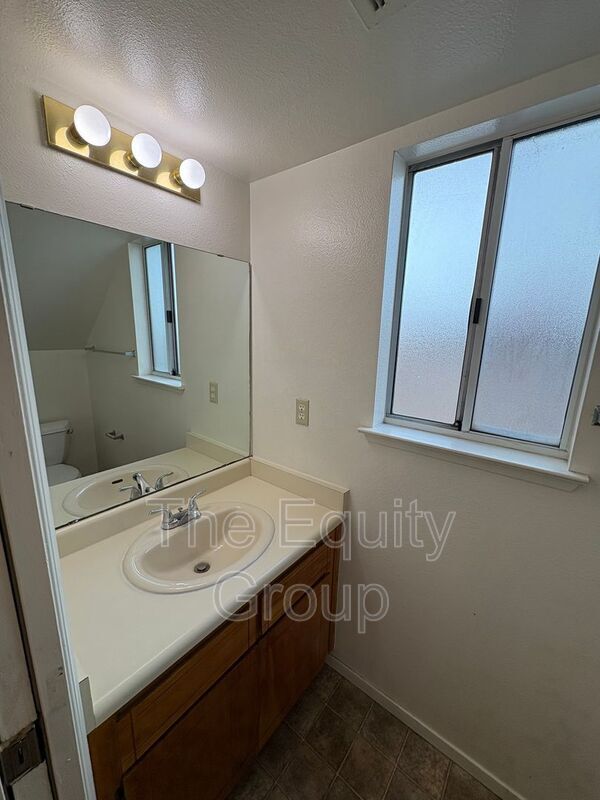Building Photo - 2408 W Packwood Dr