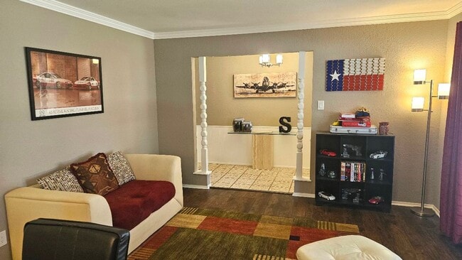 Building Photo - Fully furnished 4-bed, 2.5-bath