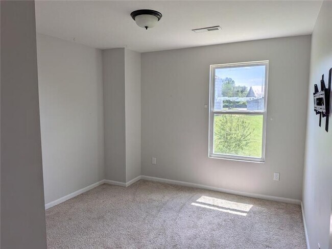 Building Photo - 2099 Commons Cir Dr