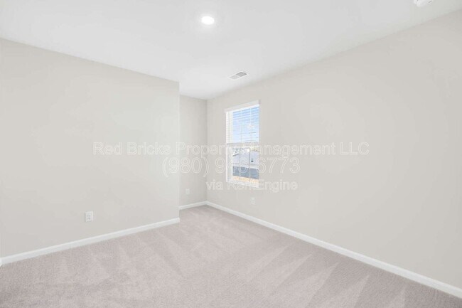 Building Photo - 15126 Windy Plns Rd