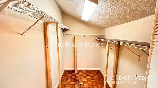 Building Photo - 1807 N Park Ave