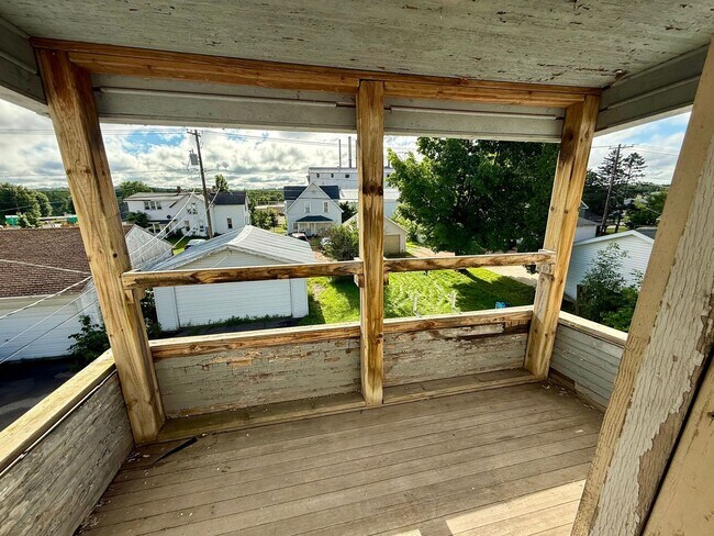 Building Photo - 915 S 3rd Ave