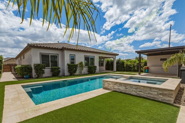 Building Photo - Stunning Gilbert Home Located in the Beautiful Belrose Gated Community!