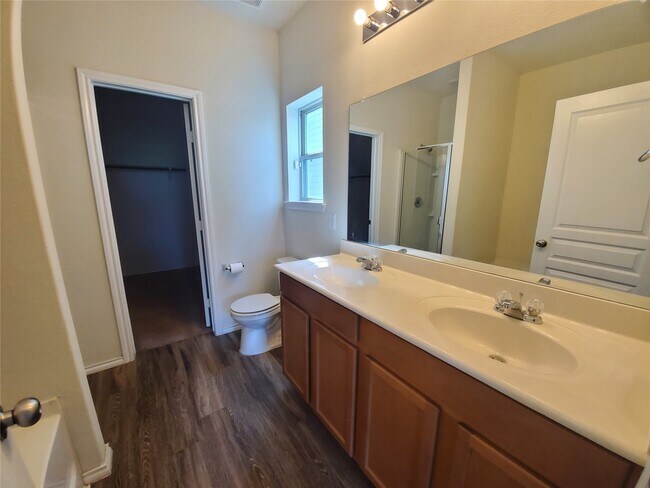 Building Photo - 14614 Sierra Garden Dr