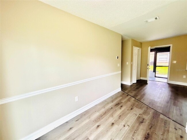 Building Photo - 504 Blackbird Ln