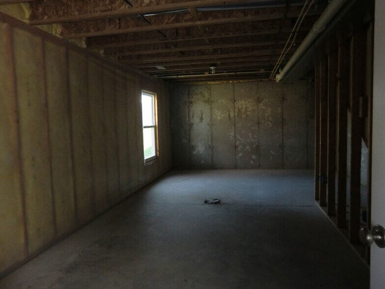Building Photo - 1802 Sir Lancelot Dr