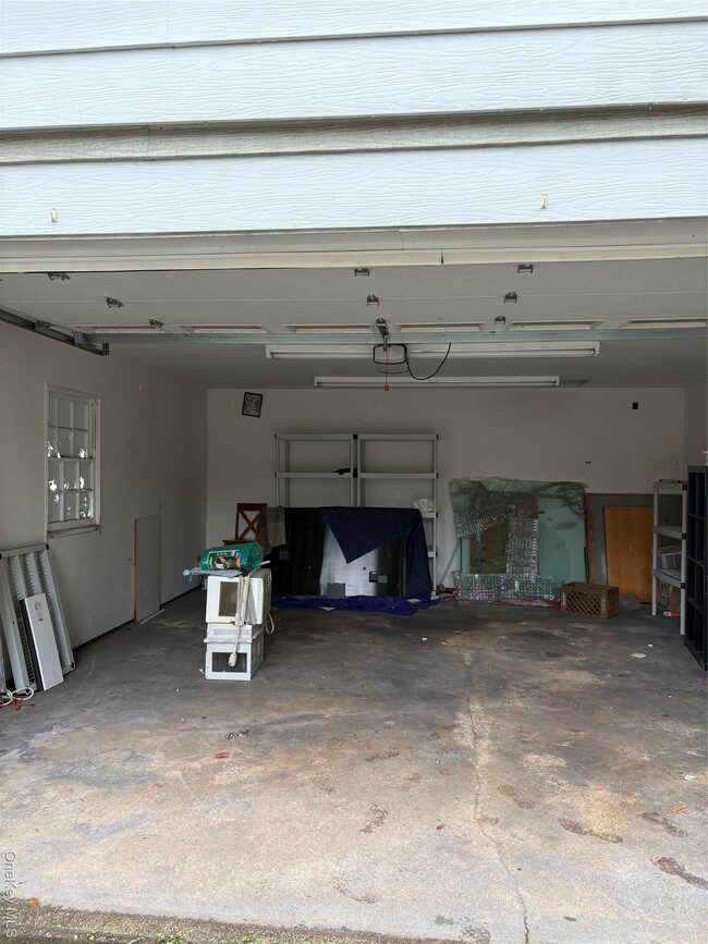 Building Photo - 1702 Aladdin Ave