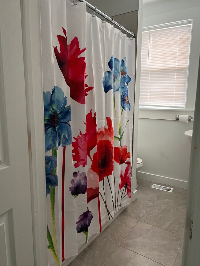 Building Photo - 4225 Ivanhoe Ave