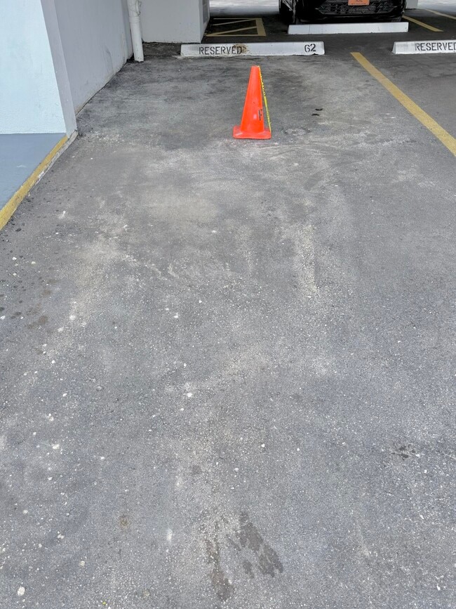 Building Photo - 1000 NE 14th Ave