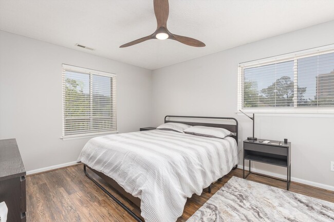 Building Photo - Fully Furnished Beach Rental