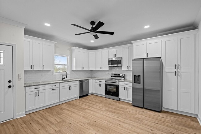 Building Photo - 1318 House St