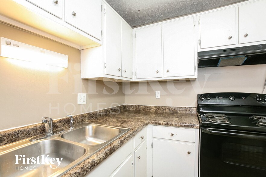 Building Photo - 3448 Alpine Pl