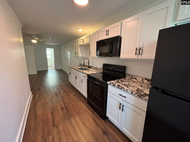 Building Photo - 329 S Saluda Ave