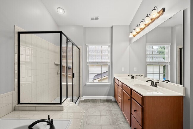 Building Photo - 1004 Crinoline Ln