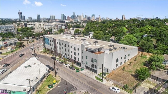 Building Photo - 2220 Webberville Rd