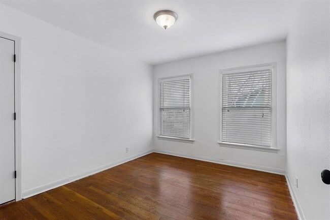 Building Photo - 5101 Balcones Dr
