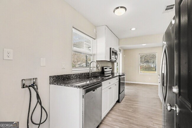 Building Photo - 2117 Blayton Ln SE