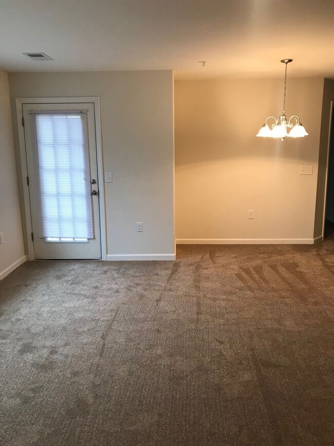 Building Photo - Bright & Inviting 2-Bedroom Condo in Prime...