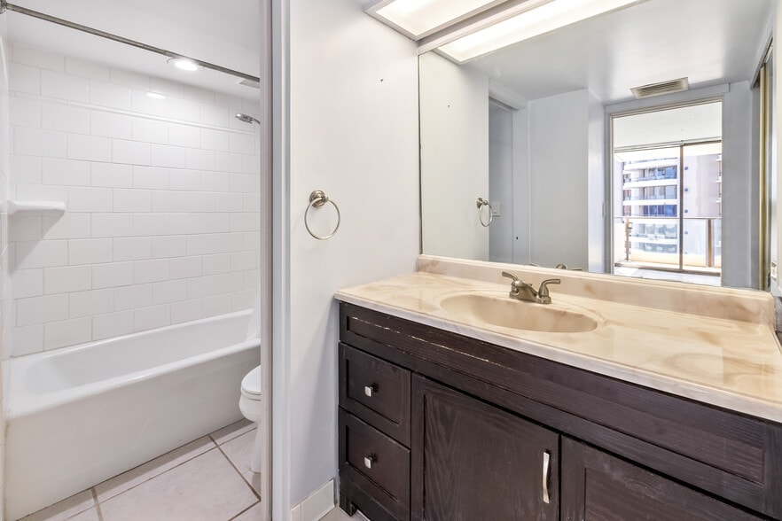 Building Photo - 1860 Ala Moana Blvd