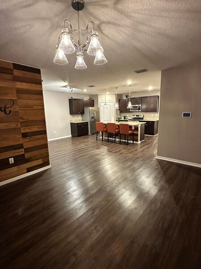 Building Photo - 4/2 Energy Efficient Home in St. Cloud w/ Fenced Back Yard