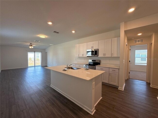 Building Photo - 3081 NE 38th Ln