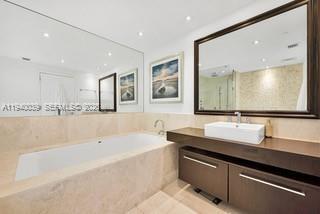 Building Photo - 17121 Collins Ave