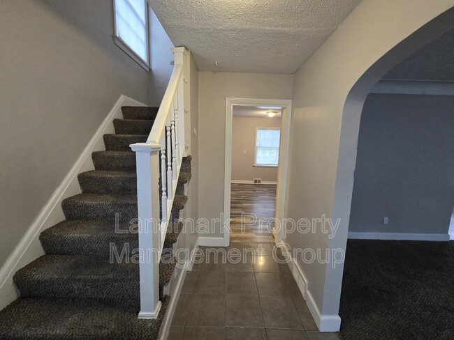 Building Photo - 10978 Craft St