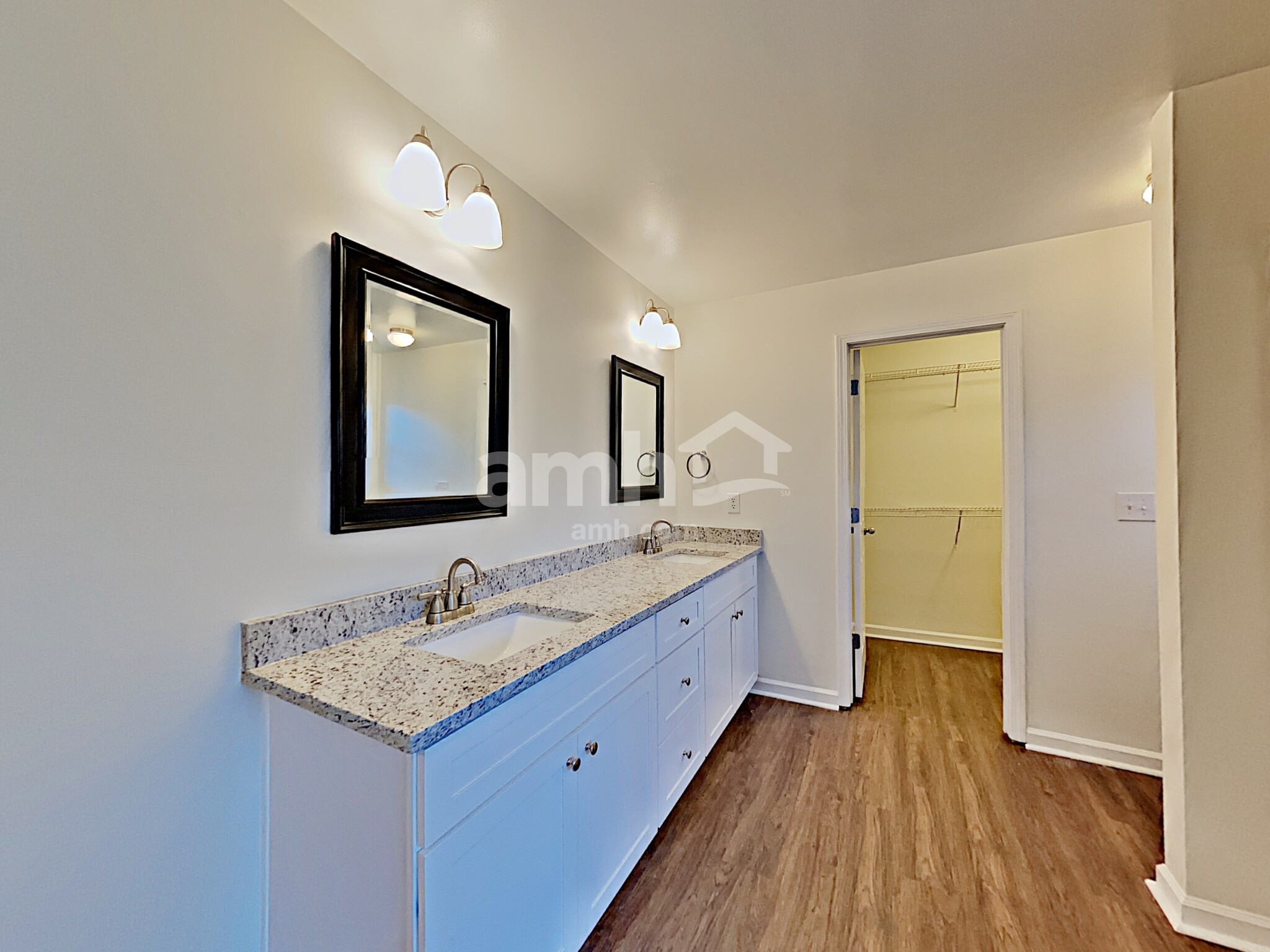 Building Photo - 932 Park Hollow Way