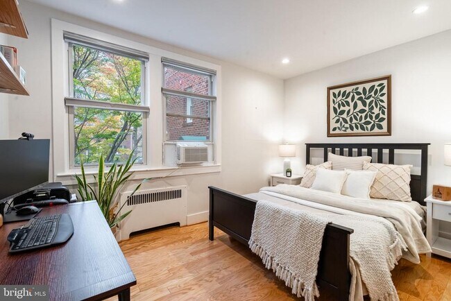 Building Photo - 4004 Beecher St NW