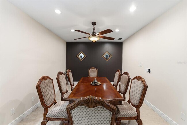 Building Photo - 6513 Thoroughbred Loop