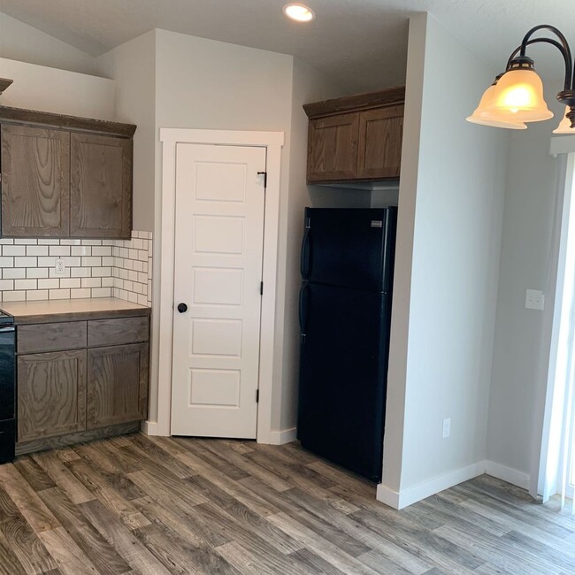 Building Photo - Pet Friendly Caldwell Home!