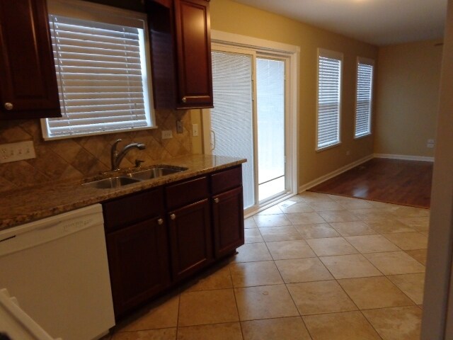 Building Photo - 2201 Oak Leaf Ln
