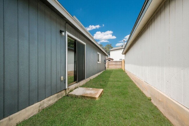 Building Photo - 8147 Easy Meadow Dr