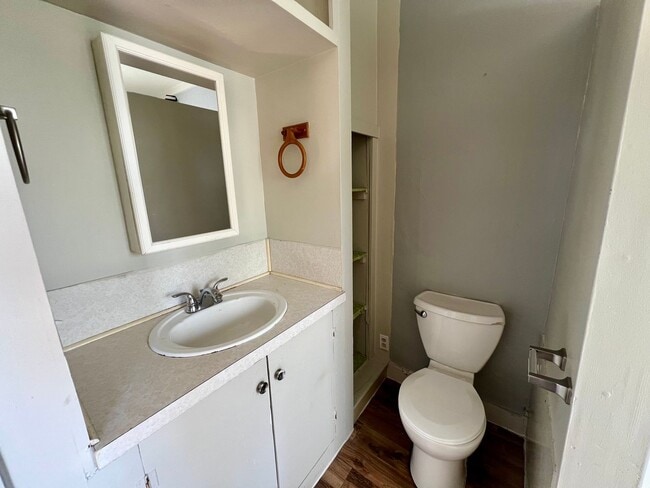 Building Photo - 1 Bed, 1 Bath House