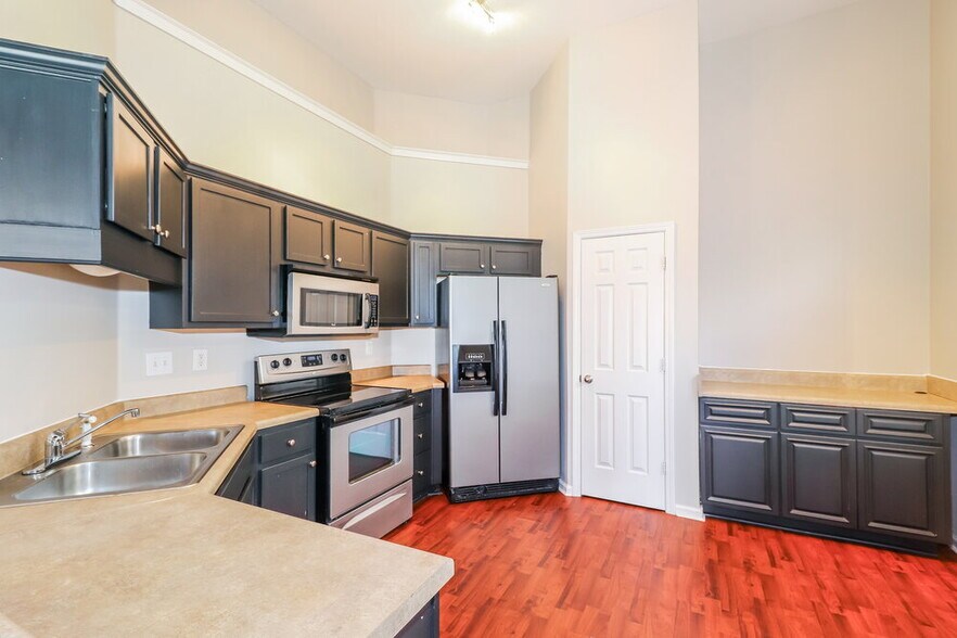 Building Photo - 9992 Misty Elm Dr