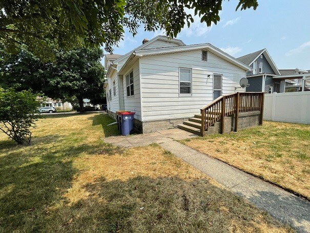 Building Photo - 221 Garfield Ave SW