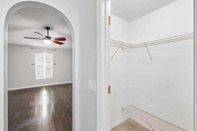 Building Photo - 3430 Arabesque Dr