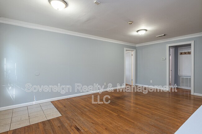 Building Photo - 568 Stokeswood Ave SE