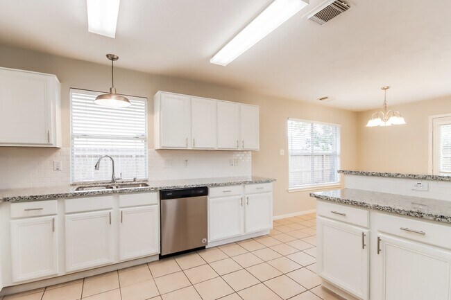 Building Photo - 16310 Great Forest Ct