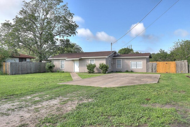 Building Photo - 10921 Shady Ln