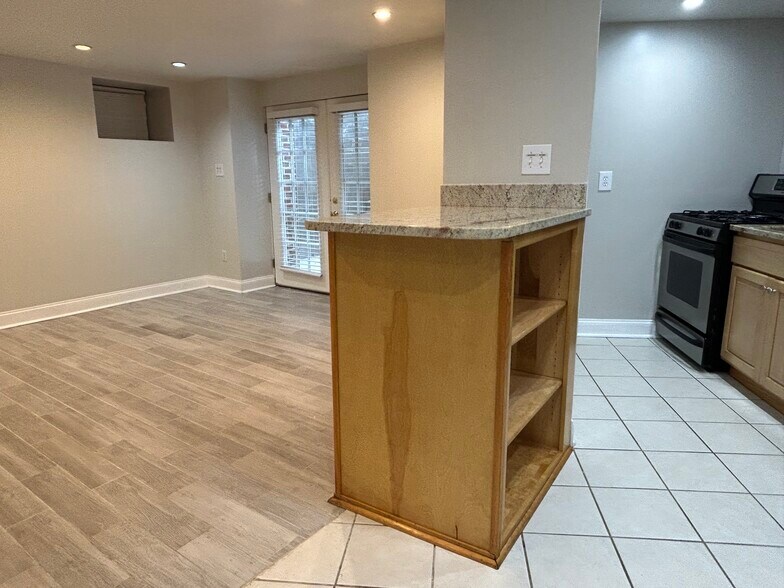 Island - eat at bar w/ shelves (Decor/storage) - 707 College Ave