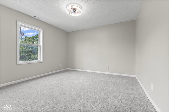 Building Photo - 721 E 23rd St