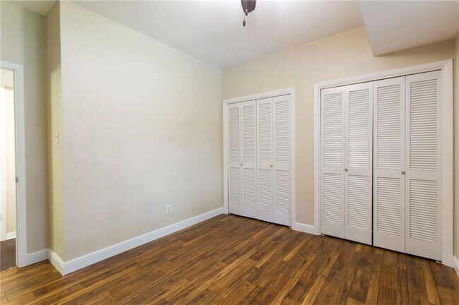 Building Photo - Great Two bedroom One Bath