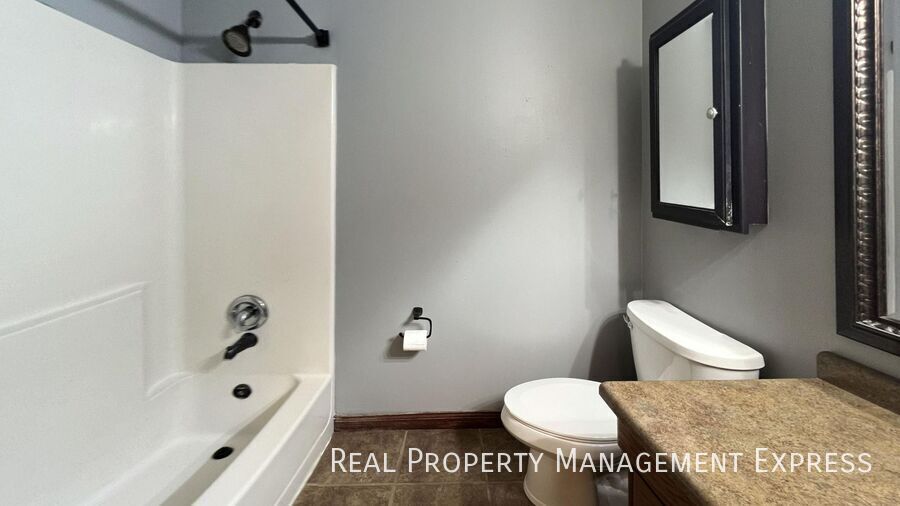 Building Photo - Spacious 5-Bedroom Home with Modern Update...